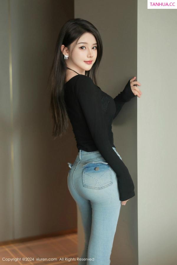   [XiuRen]高清写真图 2024.12.27 No.9666 爱酱里 黑丝美腿第2张图片